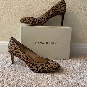 Banana Republic animal print heels black/nude